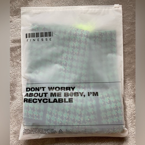 FINESSE Misty Green Houndstooth Skirt - Picture 3 of 5